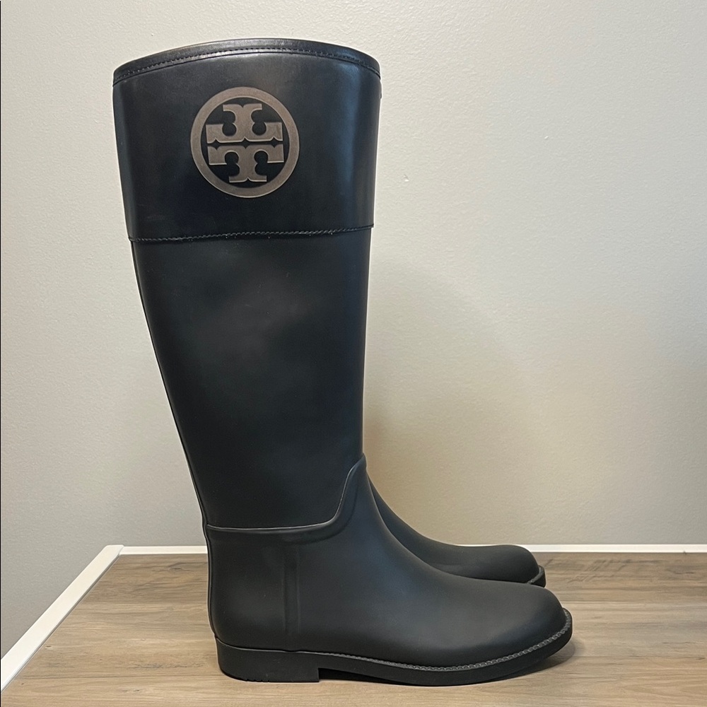 Tory Burch Classic Tall Rain Boot Black Leather Cuff •Like New • Size 9